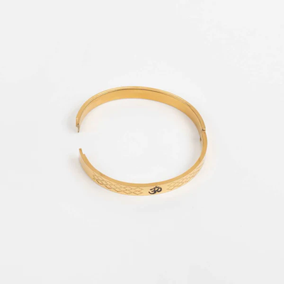 Om Gold Kada